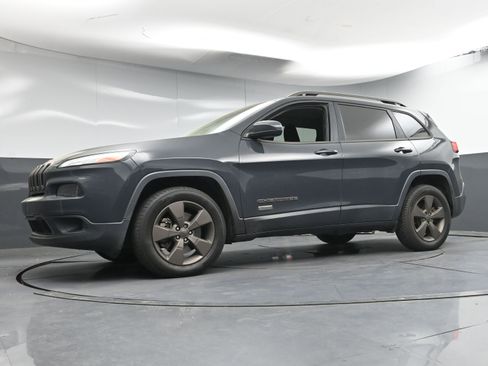 Used 2017 Jeep Cherokee Latitude w/ Comfort/Convenience Group image 22