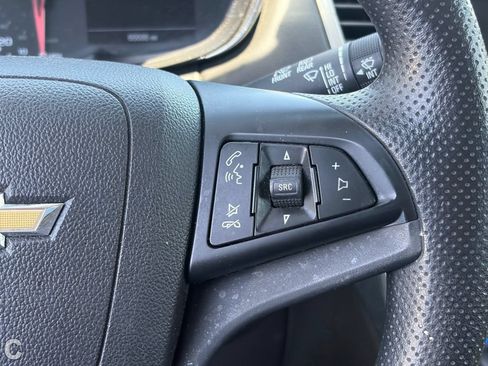 Used 2020 Chevrolet Trax LT FWD image 17