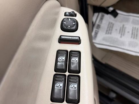 Used 2001 Chevrolet Suburban LS image 14