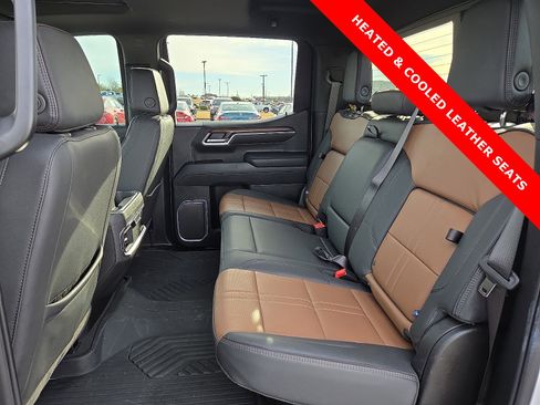 Used 2025 Chevrolet Silverado 1500 High Country w/ Technology Package image 10