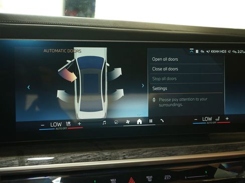 Used 2023 BMW 740i RWD image 13