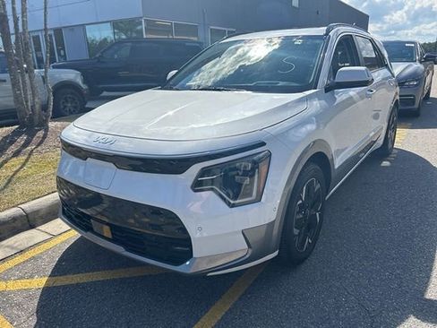 Certified 2023 Kia Niro Wave w/ Wave Preserve Package image 12