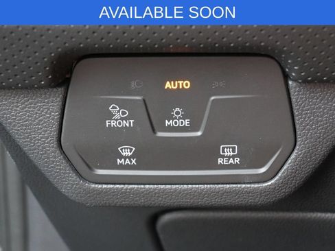 Used 2024 Volkswagen Atlas SE AWD/4WD image 15