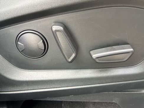 Used 2022 Ford Explorer XLT w/ Equipment Group 202A image 30