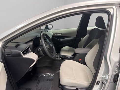 Used 2020 Toyota Corolla LE image 9