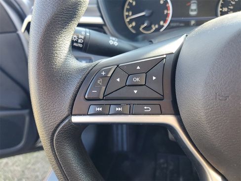 Used 2024 Nissan Altima 2.5 SV image 16