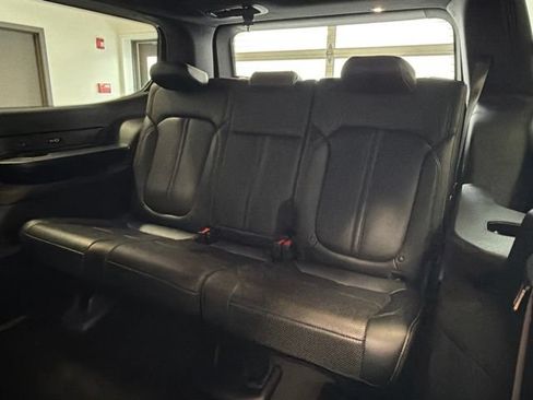 Used 2022 Jeep Wagoneer Series III AWD/4WD image 27