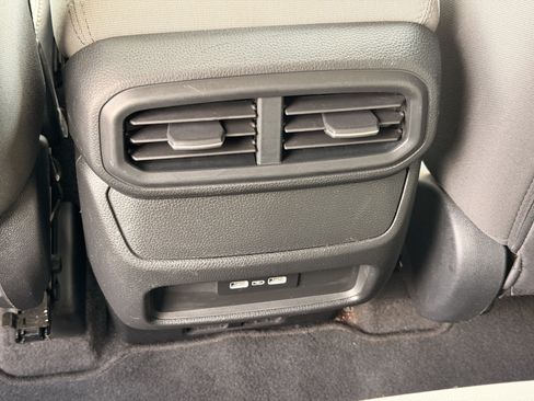 Used 2023 Honda Pilot LX image 22