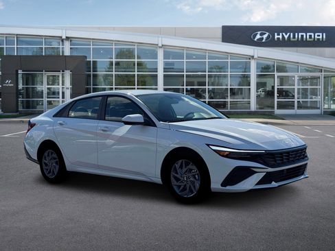 New 2026 Hyundai Elantra Hybrid FWD image 10