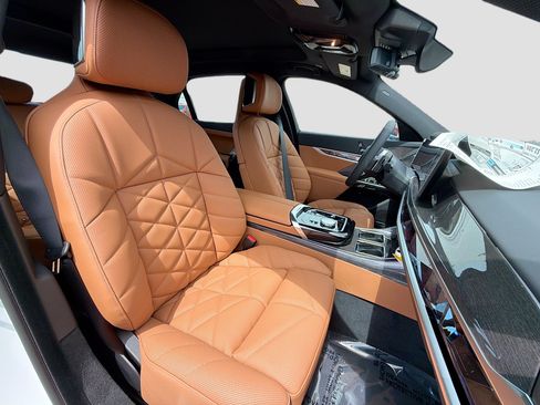 New 2026 BMW 740i w/ Premium Package RWD image 15