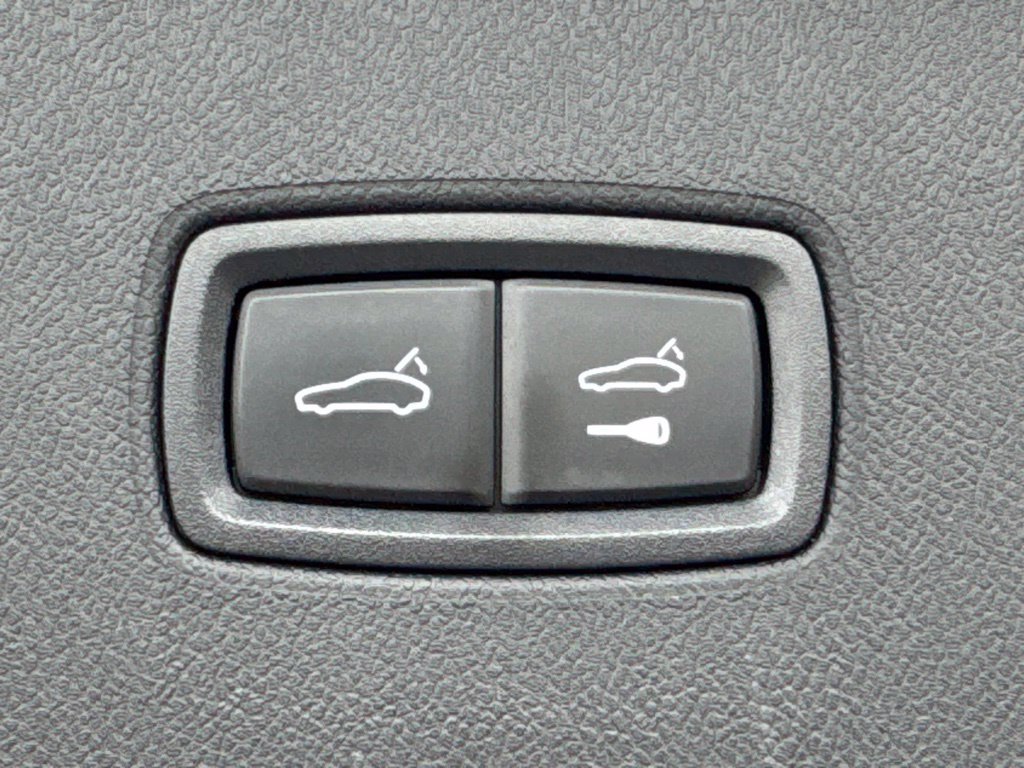 Used 2024 Porsche Cayenne S AWD/4WD image 17
