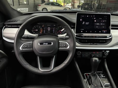 Used 2025 Jeep Compass Limited AWD/4WD image 14