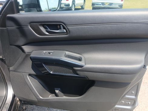 Used 2025 Nissan Pathfinder SV FWD image 24