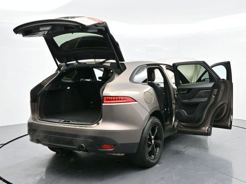Used 2017 Jaguar F-PACE Premium image 44