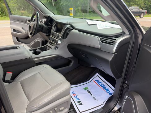 Used 2018 Chevrolet Tahoe LT w/ Luxury Package RWD image 17