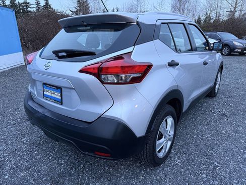 Used 2018 Nissan Kicks S image 3