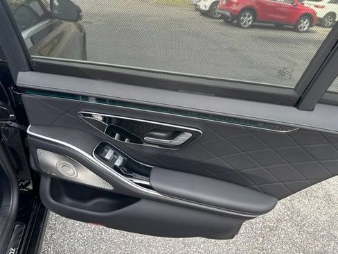 Used 2025 Mercedes-Benz S 580e 4MATIC Sedan image 16