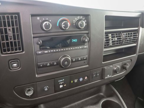 Used 2020 Chevrolet Express 3500 LT w/ LT Preferred Equipment Group image 18