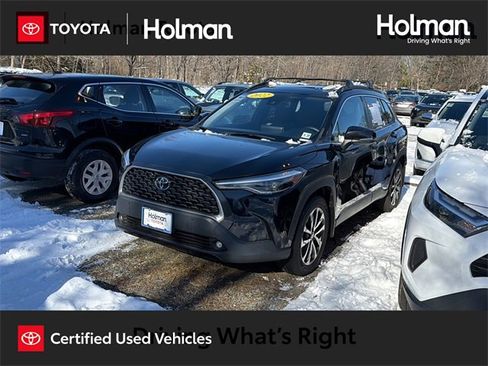 Certified 2022 Toyota Corolla Cross XLE image 1