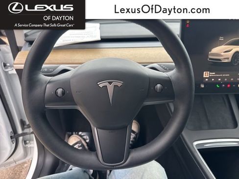 Used 2022 Tesla Model Y Long Range image 15
