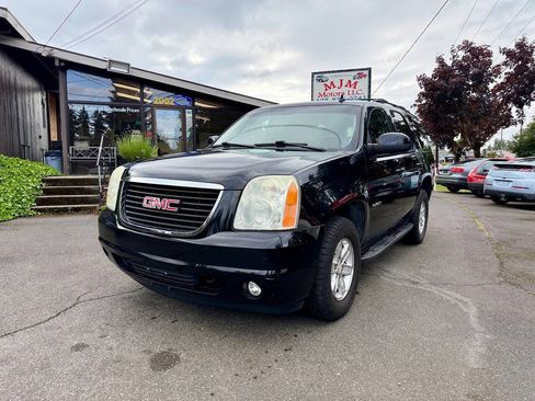 Used 2011 GMC Yukon SLT w/ SLT-2 Equipment Package AWD/4WD image 2