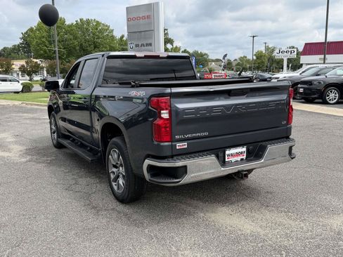 Used 2022 Chevrolet Silverado 1500 LT AWD/4WD image 5