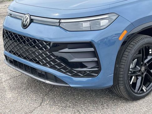 New 2026 Volkswagen Tiguan SE R-Line AWD/4WD image 6