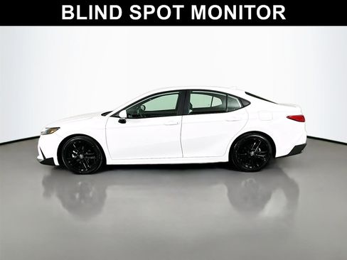 Used 2025 Toyota Camry SE image 8