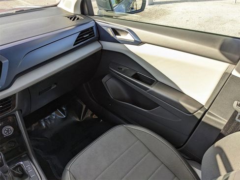 Certified 2023 Volkswagen Taos SE image 17