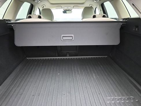 Used 2023 Volvo XC60 B5 Plus w/ Protection Package Premier image 11