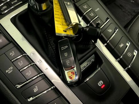 Used 2020 Porsche Macan image 14