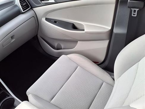 Used 2021 Hyundai Tucson SE image 17
