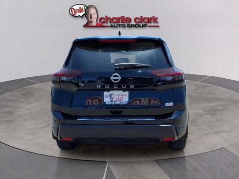 Used 2026 Nissan Rogue SV FWD image 4