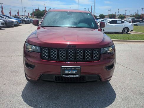 Used 2022 Jeep Grand Cherokee Laredo X RWD image 3