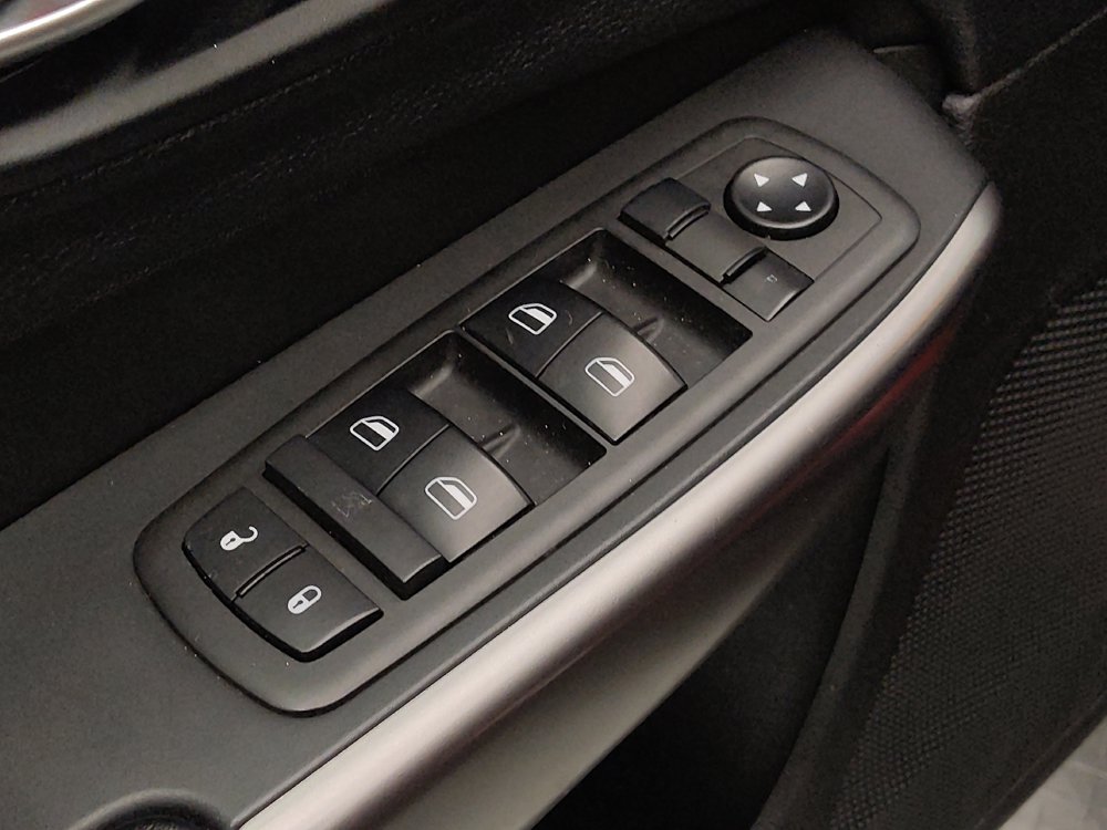 Used 2019 Jeep Cherokee Latitude w/ Popular Appearance Group FWD image 27