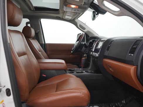 Used 2019 Toyota Sequoia Platinum AWD/4WD image 14