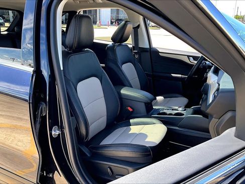 Used 2021 Ford Escape Titanium w/ Titanium Premium Package image 9