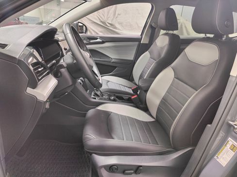 Used 2024 Volkswagen Taos SEL image 15