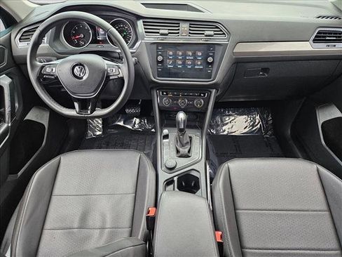 Used 2020 Volkswagen Tiguan SE image 16