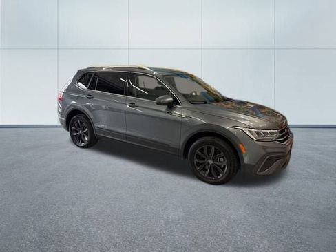 Used 2024 Volkswagen Tiguan SE image 9