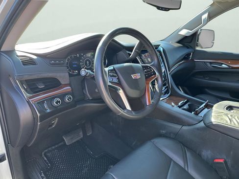 Used 2016 Cadillac Escalade Premium image 26