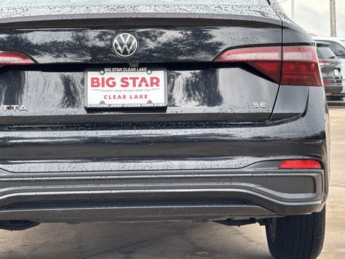 Used 2024 Volkswagen Jetta SE image 11