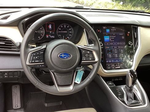 Used 2025 Subaru Outback Premium AWD/4WD image 11