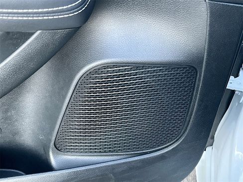 Used 2025 Chrysler Pacifica Limited image 19