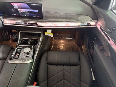 New 2026 BMW 750e xDrive image 17