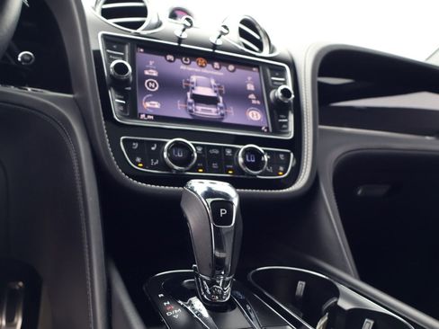 Certified 2018 Bentley Bentayga AWD/4WD image 20