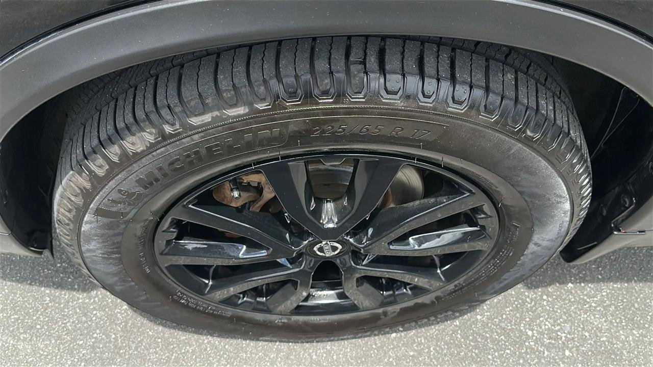 Used 2017 Nissan Rogue SV w/ Midnight Edition FWD image 13