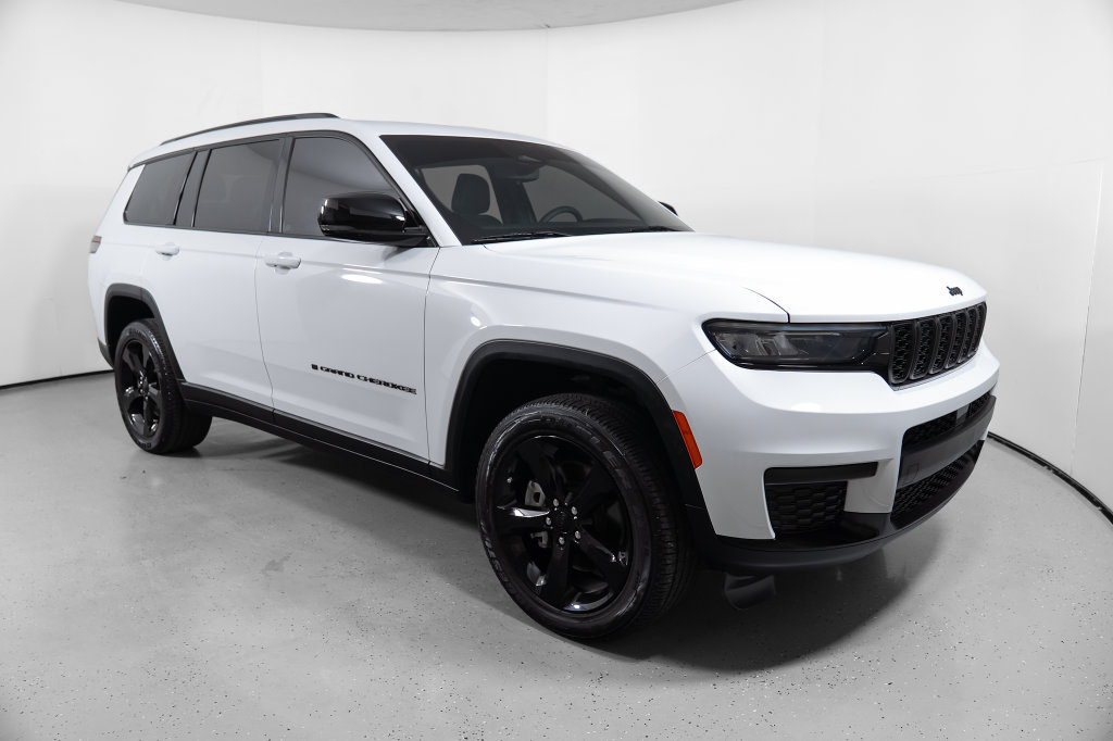 Used 2023 Jeep Grand Cherokee L Laredo RWD image 2