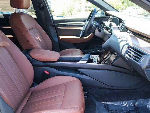 Certified 2024 Audi Q8 e-tron Premium Plus w/ Premium Plus Package AWD/4WD image 18