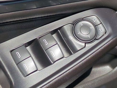 Used 2023 Chevrolet Traverse LT FWD image 25
